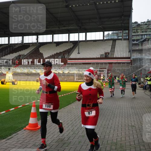 07.12.2025 - St. Pauli X-Mass-Run No. 15 Fabian Wolf http://msf.ph/oto/9396556 07.12.2025 10:39:55 Ziel 87, 108, 827, 1604, 1748, 1749, 2588, 2754 meine-sportfotos.de