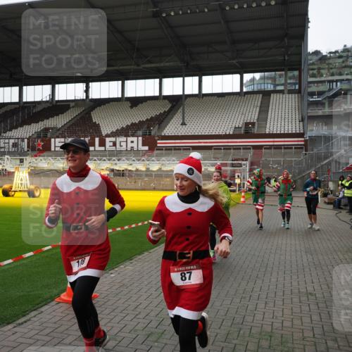 07.12.2025 - St. Pauli X-Mass-Run No. 15 Fabian Wolf http://msf.ph/oto/9396557 07.12.2025 10:39:56 Ziel 87, 108, 827, 1604, 1748, 1749, 2588, 2754 meine-sportfotos.de