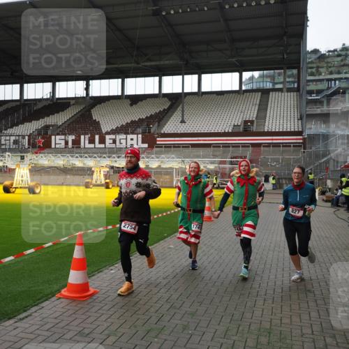 07.12.2025 - St. Pauli X-Mass-Run No. 15 Fabian Wolf http://msf.ph/oto/9396562 07.12.2025 10:39:58 Ziel 87, 108, 827, 1604, 1748, 1749, 2588, 2754 meine-sportfotos.de