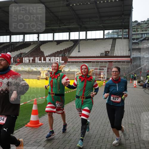 07.12.2025 - St. Pauli X-Mass-Run No. 15 Fabian Wolf http://msf.ph/oto/9396566 07.12.2025 10:39:59 Ziel 87, 108, 827, 1604, 1748, 1749, 2754 meine-sportfotos.de