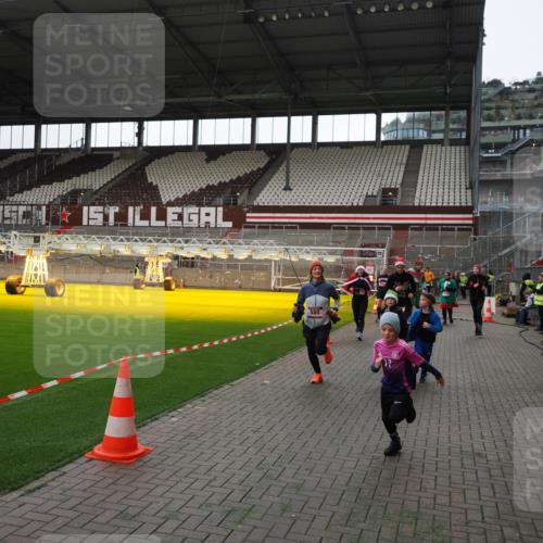 07.12.2025 - St. Pauli X-Mass-Run No. 15 Fabian Wolf http://msf.ph/oto/9396577 07.12.2025 10:40:10 Ziel 230, 538, 580, 827, 1748, 1749, 2754, 3796, 3797, 4874, 4878 meine-sportfotos.de