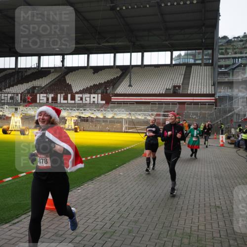 07.12.2025 - St. Pauli X-Mass-Run No. 15 Fabian Wolf http://msf.ph/oto/9396594 07.12.2025 10:40:14 Ziel 230, 538, 580, 3161, 3164, 3796, 3797, 4874, 4878 meine-sportfotos.de