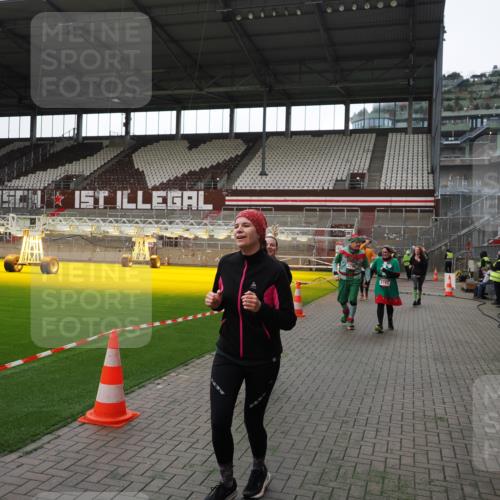 07.12.2025 - St. Pauli X-Mass-Run No. 15 Fabian Wolf http://msf.ph/oto/9396599 07.12.2025 10:40:15 Ziel 230, 538, 580, 3161, 3164, 3796, 3797, 4874, 4878 meine-sportfotos.de