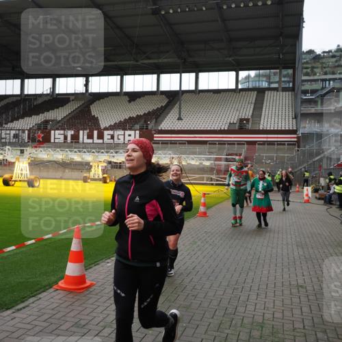 07.12.2025 - St. Pauli X-Mass-Run No. 15 Fabian Wolf http://msf.ph/oto/9396600 07.12.2025 10:40:15 Ziel 230, 538, 580, 3161, 3164, 3796, 3797, 4874, 4878 meine-sportfotos.de