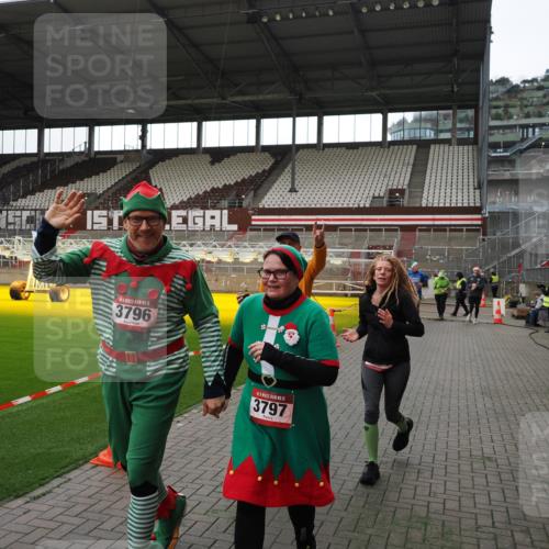07.12.2025 - St. Pauli X-Mass-Run No. 15 Fabian Wolf http://msf.ph/oto/9396618 07.12.2025 10:40:19 Ziel 230, 538, 580, 731, 735, 2169, 3161, 3164, 3796, 3797, 4874, 4878 meine-sportfotos.de