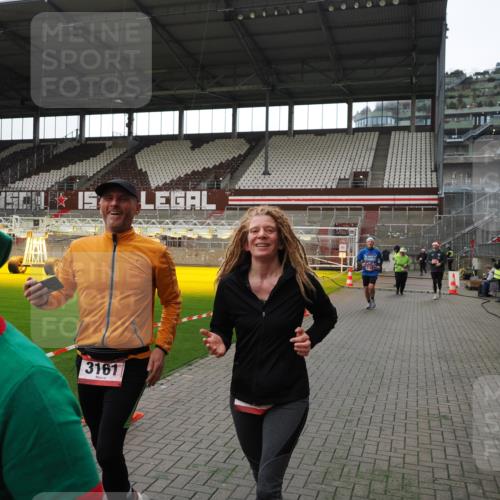 07.12.2025 - St. Pauli X-Mass-Run No. 15 Fabian Wolf http://msf.ph/oto/9396623 07.12.2025 10:40:20 Ziel 230, 538, 580, 731, 735, 2169, 3161, 3164, 3796, 3797, 4874, 4878 meine-sportfotos.de