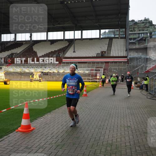 07.12.2025 - St. Pauli X-Mass-Run No. 15 Fabian Wolf http://msf.ph/oto/9396631 07.12.2025 10:40:23 Ziel 230, 538, 580, 731, 735, 2169, 2916, 3161, 3164, 3796, 3797, 4874, 4878 meine-sportfotos.de
