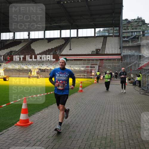 07.12.2025 - St. Pauli X-Mass-Run No. 15 Fabian Wolf http://msf.ph/oto/9396632 07.12.2025 10:40:23 Ziel 230, 538, 580, 731, 735, 2169, 2916, 3161, 3164, 3796, 3797, 4874, 4878 meine-sportfotos.de