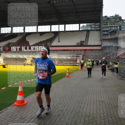 07.12.2025 - St. Pauli X-Mass-Run No. 15 Fabian Wolf http://msf.ph/oto/9396633 07.12.2025 10:40:24 Ziel 230, 538, 580, 731, 735, 2169, 2916, 3161, 3164, 3796, 3797, 4874, 4878 meine-sportfotos.de