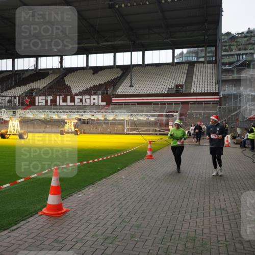 07.12.2025 - St. Pauli X-Mass-Run No. 15 Fabian Wolf http://msf.ph/oto/9396638 07.12.2025 10:40:25 Ziel 230, 538, 731, 735, 2169, 2916, 3161, 3164, 3797, 4874, 4878 meine-sportfotos.de