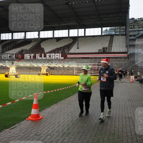 07.12.2025 - St. Pauli X-Mass-Run No. 15 Fabian Wolf http://msf.ph/oto/9396647 07.12.2025 10:40:27 Ziel 230, 731, 735, 2169, 2594, 2916, 3161, 3164, 3244, 3408 meine-sportfotos.de