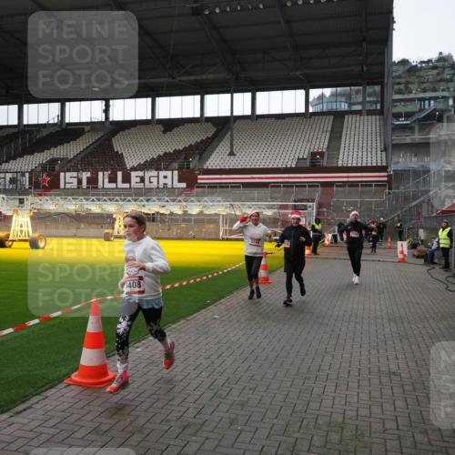 07.12.2025 - St. Pauli X-Mass-Run No. 15 Fabian Wolf http://msf.ph/oto/9396658 07.12.2025 10:40:30 Ziel 731, 735, 2169, 2594, 2916, 3161, 3164, 3244, 3407, 3408, 4041 meine-sportfotos.de