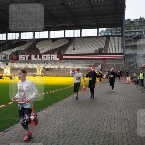 07.12.2025 - St. Pauli X-Mass-Run No. 15 Fabian Wolf http://msf.ph/oto/9396659 07.12.2025 10:40:30 Ziel 731, 735, 2169, 2594, 2916, 3161, 3164, 3244, 3407, 3408, 4041 meine-sportfotos.de