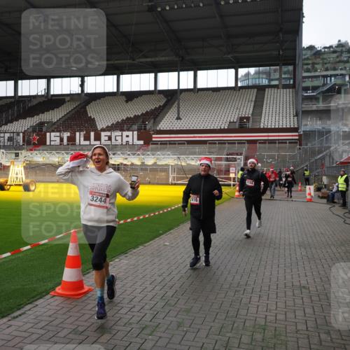 07.12.2025 - St. Pauli X-Mass-Run No. 15 Fabian Wolf http://msf.ph/oto/9396664 07.12.2025 10:40:31 Ziel 731, 735, 1457, 2169, 2594, 2916, 3161, 3164, 3244, 3407, 3408, 4041, 4304 meine-sportfotos.de