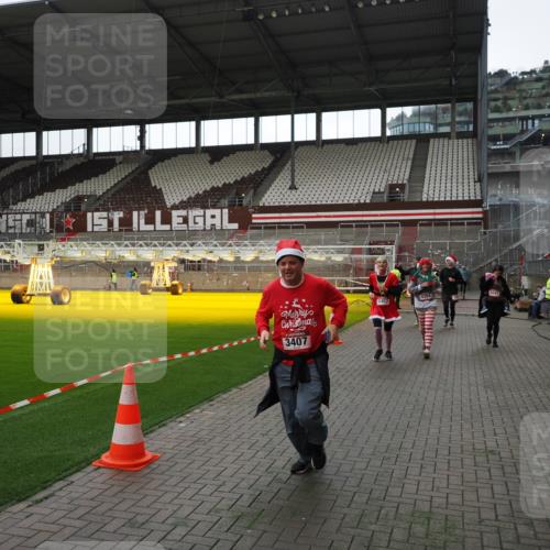 07.12.2025 - St. Pauli X-Mass-Run No. 15 Fabian Wolf http://msf.ph/oto/9396679 07.12.2025 10:40:37 Ziel 284, 406, 1457, 2169, 2594, 2916, 3244, 3407, 3408, 4041, 4304 meine-sportfotos.de