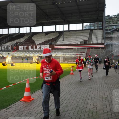 07.12.2025 - St. Pauli X-Mass-Run No. 15 Fabian Wolf http://msf.ph/oto/9396681 07.12.2025 10:40:37 Ziel 284, 406, 1457, 2169, 2594, 2916, 3244, 3407, 3408, 4041, 4304 meine-sportfotos.de