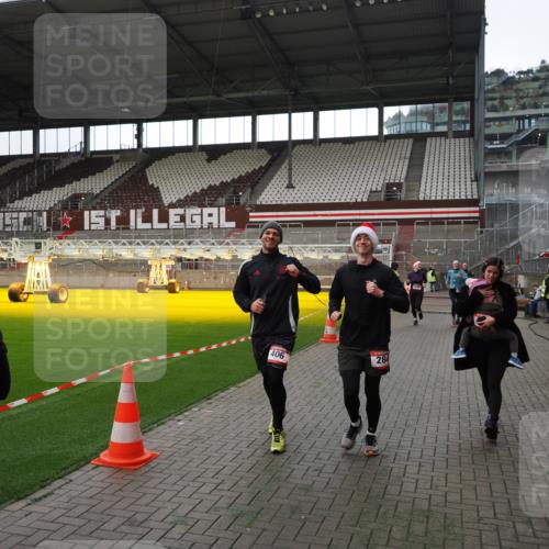 07.12.2025 - St. Pauli X-Mass-Run No. 15 Fabian Wolf http://msf.ph/oto/9396697 07.12.2025 10:40:41 Ziel 284, 406, 1457, 2555, 2559, 2594, 2916, 3244, 3407, 3408, 4041, 4304 meine-sportfotos.de
