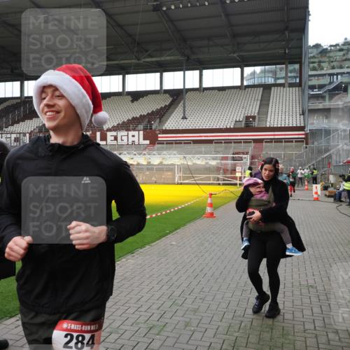 07.12.2025 - St. Pauli X-Mass-Run No. 15 Fabian Wolf http://msf.ph/oto/9396703 07.12.2025 10:40:42 Ziel 284, 406, 1457, 2555, 2559, 2594, 2916, 3244, 3407, 3408, 4041, 4304, 4856 meine-sportfotos.de