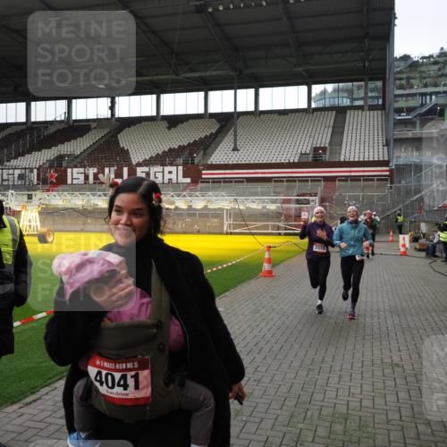 07.12.2025 - St. Pauli X-Mass-Run No. 15 Fabian Wolf http://msf.ph/oto/9396710 07.12.2025 10:40:44 Ziel 284, 406, 1457, 2555, 2559, 2594, 3244, 3407, 3408, 4041, 4304, 4856 meine-sportfotos.de