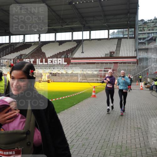 07.12.2025 - St. Pauli X-Mass-Run No. 15 Fabian Wolf http://msf.ph/oto/9396711 07.12.2025 10:40:44 Ziel 284, 406, 1457, 2555, 2559, 2594, 3244, 3407, 3408, 4041, 4304, 4856 meine-sportfotos.de