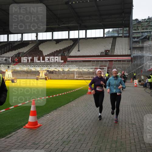 07.12.2025 - St. Pauli X-Mass-Run No. 15 Fabian Wolf http://msf.ph/oto/9396712 07.12.2025 10:40:44 Ziel 284, 406, 1457, 2555, 2559, 2594, 3244, 3407, 3408, 4041, 4304, 4856 meine-sportfotos.de