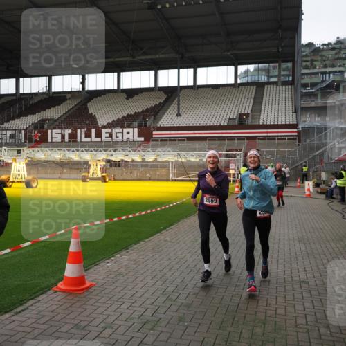 07.12.2025 - St. Pauli X-Mass-Run No. 15 Fabian Wolf http://msf.ph/oto/9396713 07.12.2025 10:40:44 Ziel 284, 406, 1457, 2555, 2559, 2594, 3244, 3407, 3408, 4041, 4304, 4856 meine-sportfotos.de