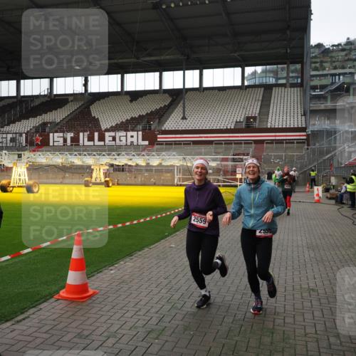 07.12.2025 - St. Pauli X-Mass-Run No. 15 Fabian Wolf http://msf.ph/oto/9396714 07.12.2025 10:40:45 Ziel 284, 406, 1457, 2555, 2559, 2594, 3244, 3407, 3408, 4041, 4304, 4856 meine-sportfotos.de
