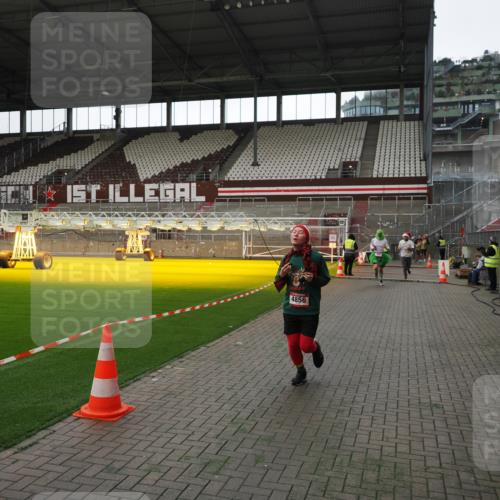 07.12.2025 - St. Pauli X-Mass-Run No. 15 Fabian Wolf http://msf.ph/oto/9396720 07.12.2025 10:40:47 Ziel 284, 288, 406, 1457, 2555, 2559, 3244, 3407, 4041, 4304, 4856, 4871 meine-sportfotos.de