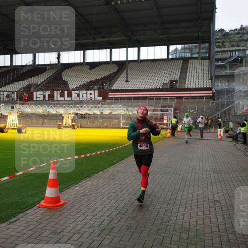 07.12.2025 - St. Pauli X-Mass-Run No. 15 Fabian Wolf http://msf.ph/oto/9396721 07.12.2025 10:40:48 Ziel 284, 288, 406, 1457, 2555, 2559, 3407, 4041, 4304, 4856, 4871 meine-sportfotos.de