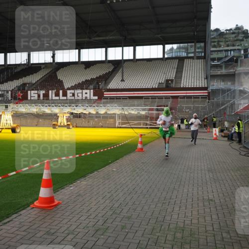 07.12.2025 - St. Pauli X-Mass-Run No. 15 Fabian Wolf http://msf.ph/oto/9396726 07.12.2025 10:40:49 Ziel 284, 288, 406, 1457, 2555, 2559, 3407, 4041, 4304, 4856, 4871 meine-sportfotos.de