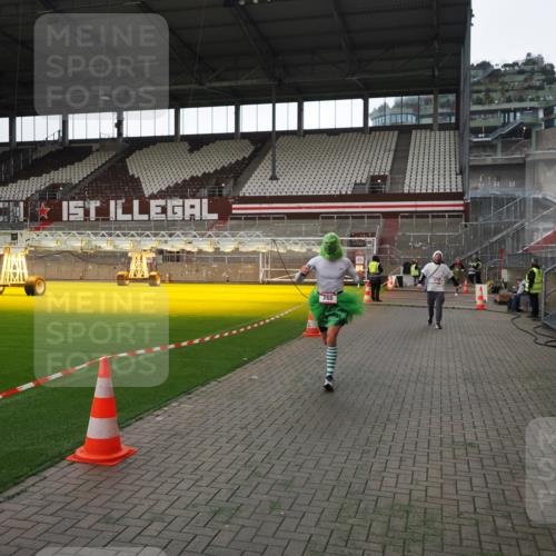 07.12.2025 - St. Pauli X-Mass-Run No. 15 Fabian Wolf http://msf.ph/oto/9396729 07.12.2025 10:40:50 Ziel 284, 288, 406, 1457, 2555, 2559, 3407, 4041, 4304, 4856, 4871 meine-sportfotos.de