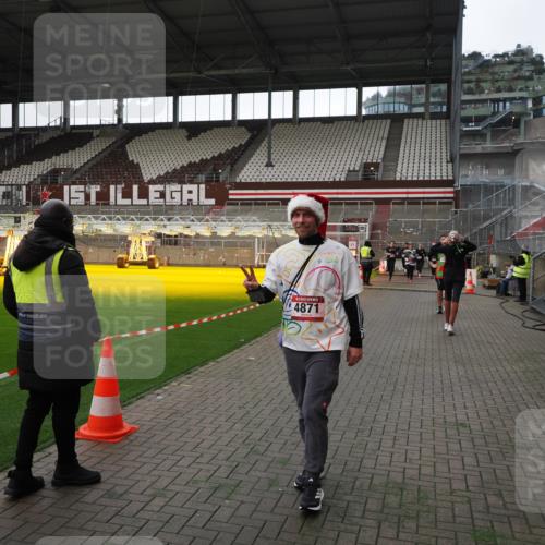 07.12.2025 - St. Pauli X-Mass-Run No. 15 Fabian Wolf http://msf.ph/oto/9396738 07.12.2025 10:40:57 Ziel 288, 545, 952, 2555, 2559, 3264, 3265, 4773, 4856, 4871 meine-sportfotos.de