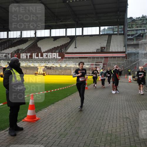07.12.2025 - St. Pauli X-Mass-Run No. 15 Fabian Wolf http://msf.ph/oto/9396743 07.12.2025 10:41:03 Ziel 288, 449, 545, 952, 3264, 3265, 3951, 4773, 4871 meine-sportfotos.de