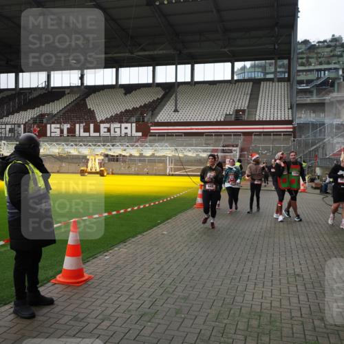 07.12.2025 - St. Pauli X-Mass-Run No. 15 Fabian Wolf http://msf.ph/oto/9396751 07.12.2025 10:41:05 Ziel 288, 449, 545, 952, 1153, 3264, 3265, 3951, 4617, 4773, 4871 meine-sportfotos.de