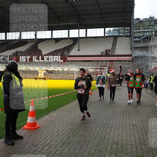 07.12.2025 - St. Pauli X-Mass-Run No. 15 Fabian Wolf http://msf.ph/oto/9396756 07.12.2025 10:41:06 Ziel 288, 449, 545, 952, 1153, 3264, 3265, 3951, 4617, 4773, 4871 meine-sportfotos.de