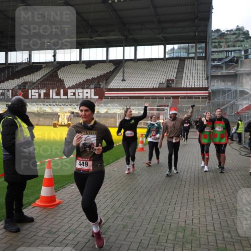 07.12.2025 - St. Pauli X-Mass-Run No. 15 Fabian Wolf http://msf.ph/oto/9396759 07.12.2025 10:41:07 Ziel 449, 545, 952, 1153, 3264, 3265, 3951, 4617, 4773 meine-sportfotos.de