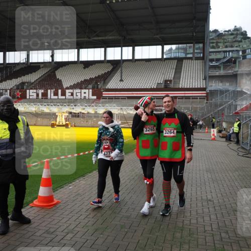 07.12.2025 - St. Pauli X-Mass-Run No. 15 Fabian Wolf http://msf.ph/oto/9396771 07.12.2025 10:41:09 Ziel 449, 545, 575, 952, 1153, 3047, 3264, 3265, 3951, 4617, 4773 meine-sportfotos.de