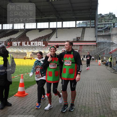 07.12.2025 - St. Pauli X-Mass-Run No. 15 Fabian Wolf http://msf.ph/oto/9396774 07.12.2025 10:41:10 Ziel 449, 545, 575, 952, 1153, 3047, 3264, 3265, 3951, 4617, 4773 meine-sportfotos.de