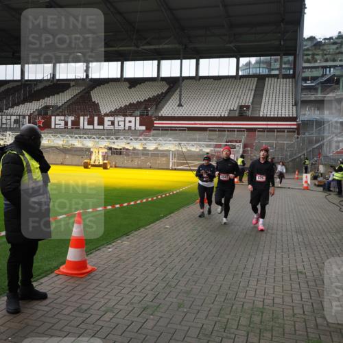 07.12.2025 - St. Pauli X-Mass-Run No. 15 Fabian Wolf http://msf.ph/oto/9396783 07.12.2025 10:41:13 Ziel 449, 545, 575, 952, 1153, 2330, 2331, 3047, 3951, 4617, 4773 meine-sportfotos.de