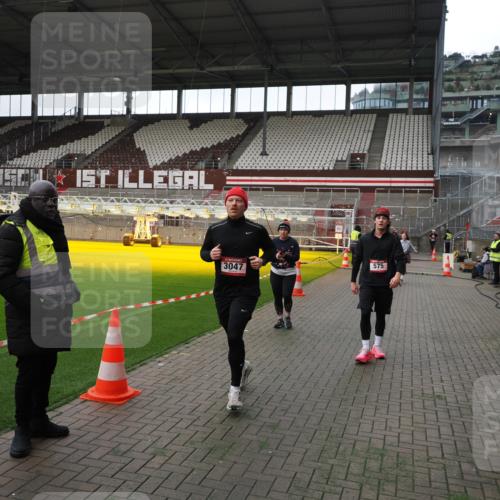07.12.2025 - St. Pauli X-Mass-Run No. 15 Fabian Wolf http://msf.ph/oto/9396789 07.12.2025 10:41:14 Ziel 449, 545, 575, 952, 1153, 2330, 2331, 3047, 3951, 4617, 4773 meine-sportfotos.de