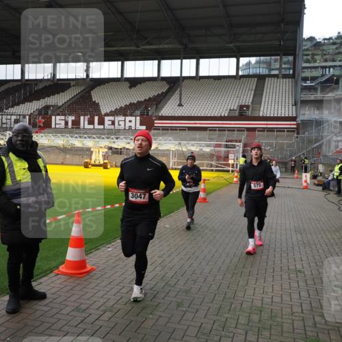 07.12.2025 - St. Pauli X-Mass-Run No. 15 Fabian Wolf http://msf.ph/oto/9396790 07.12.2025 10:41:15 Ziel 449, 545, 575, 952, 1153, 2330, 2331, 3047, 3951, 4617, 4773 meine-sportfotos.de