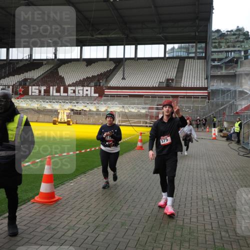 07.12.2025 - St. Pauli X-Mass-Run No. 15 Fabian Wolf http://msf.ph/oto/9396794 07.12.2025 10:41:16 Ziel 449, 545, 575, 1153, 2330, 2331, 3047, 3951, 4617, 4773 meine-sportfotos.de