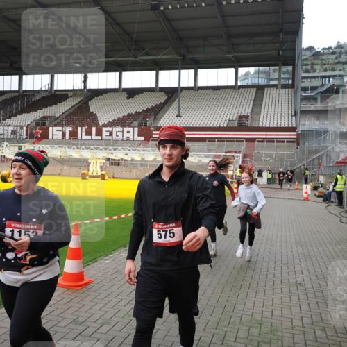 07.12.2025 - St. Pauli X-Mass-Run No. 15 Fabian Wolf http://msf.ph/oto/9396802 07.12.2025 10:41:17 Ziel 449, 545, 575, 1153, 2330, 2331, 3047, 3951, 4617 meine-sportfotos.de