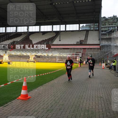 07.12.2025 - St. Pauli X-Mass-Run No. 15 Fabian Wolf http://msf.ph/oto/9396818 07.12.2025 10:41:24 Ziel 259, 575, 1153, 1275, 2330, 2331, 2507, 3047, 3392, 4617 meine-sportfotos.de