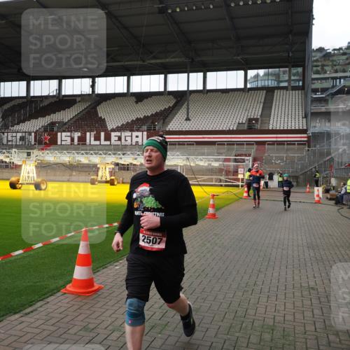 07.12.2025 - St. Pauli X-Mass-Run No. 15 Fabian Wolf http://msf.ph/oto/9396834 07.12.2025 10:41:27 Ziel 259, 575, 1275, 2330, 2331, 2507, 3047, 3392 meine-sportfotos.de