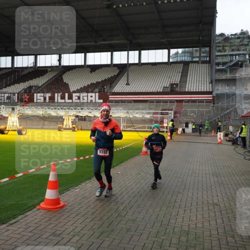 07.12.2025 - St. Pauli X-Mass-Run No. 15 Fabian Wolf http://msf.ph/oto/9396840 07.12.2025 10:41:31 Ziel 259, 1275, 2330, 2331, 2507, 3392 meine-sportfotos.de