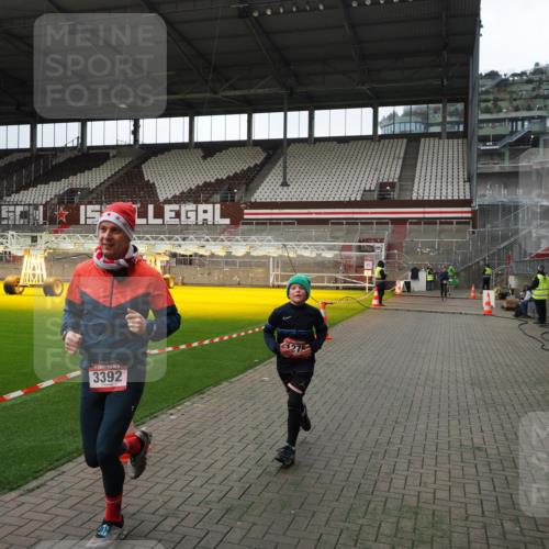 07.12.2025 - St. Pauli X-Mass-Run No. 15 Fabian Wolf http://msf.ph/oto/9396843 07.12.2025 10:41:32 Ziel 259, 1275, 2288, 2330, 2331, 2507, 3392 meine-sportfotos.de