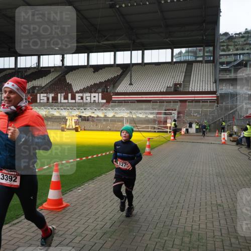 07.12.2025 - St. Pauli X-Mass-Run No. 15 Fabian Wolf http://msf.ph/oto/9396844 07.12.2025 10:41:32 Ziel 259, 1275, 2288, 2330, 2331, 2507, 3392 meine-sportfotos.de