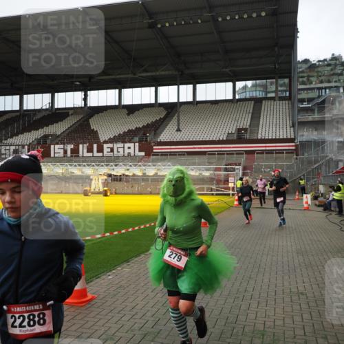 07.12.2025 - St. Pauli X-Mass-Run No. 15 Fabian Wolf http://msf.ph/oto/9396855 07.12.2025 10:41:40 Ziel 141, 279, 322, 1275, 2288, 2563, 3392 meine-sportfotos.de