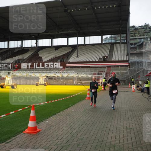07.12.2025 - St. Pauli X-Mass-Run No. 15 Fabian Wolf http://msf.ph/oto/9396860 07.12.2025 10:41:41 Ziel 141, 279, 322, 1275, 2288, 2563, 3392 meine-sportfotos.de